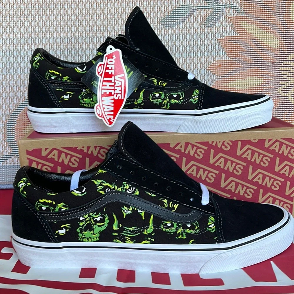Vans Men’s Old Skool
Eyes in The Dark Black/Multi
VN0A4BW2BML
Sneakers - Picture 1 of 16